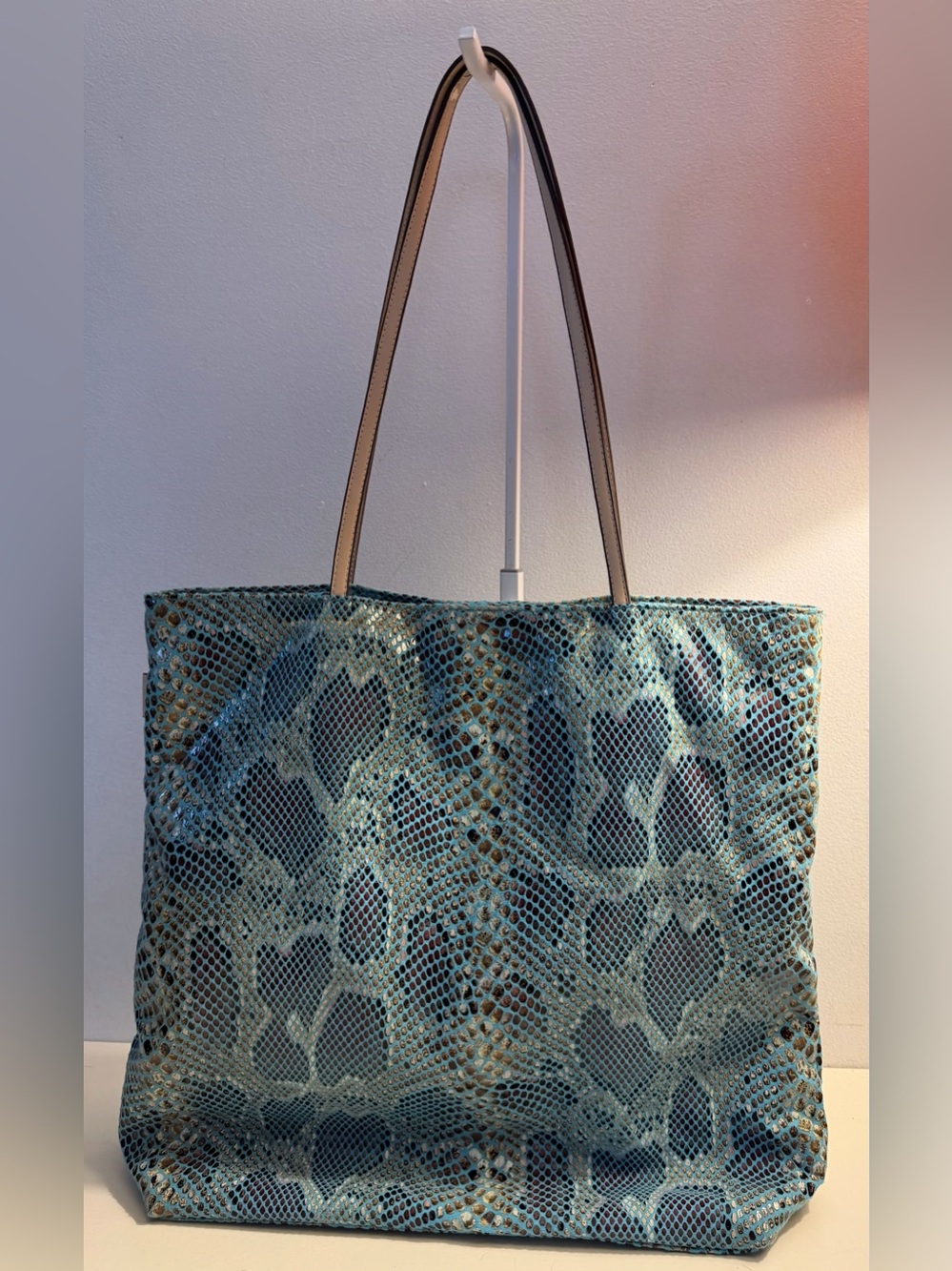 Sorial New York blue snakeskin embossed leather tote/shoulder bag.